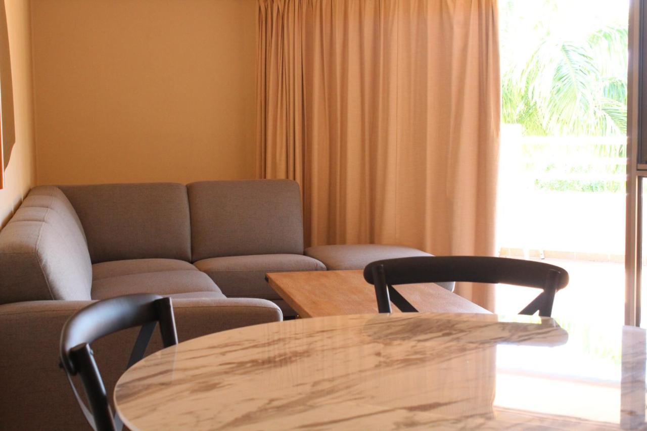Colonial Court Beachfront Motel & Holiday Stay Airlie Beach Exterior foto
