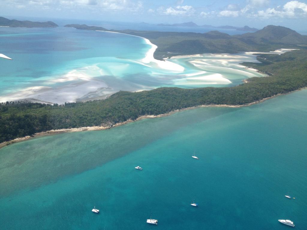 Colonial Court Beachfront Motel & Holiday Stay Airlie Beach Exterior foto