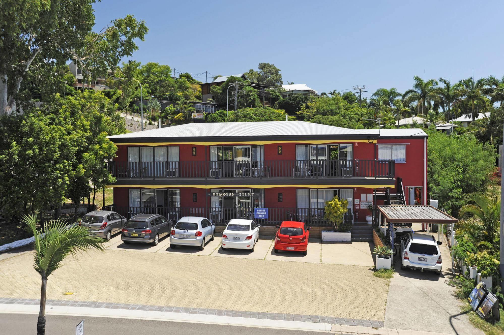 Colonial Court Beachfront Motel & Holiday Stay Airlie Beach Exterior foto