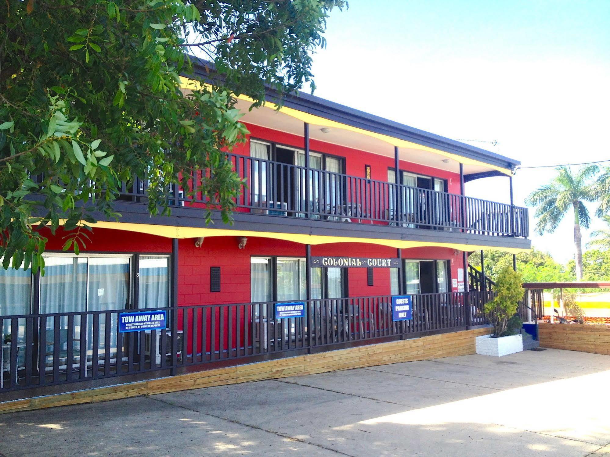 Colonial Court Beachfront Motel & Holiday Stay Airlie Beach Exterior foto
