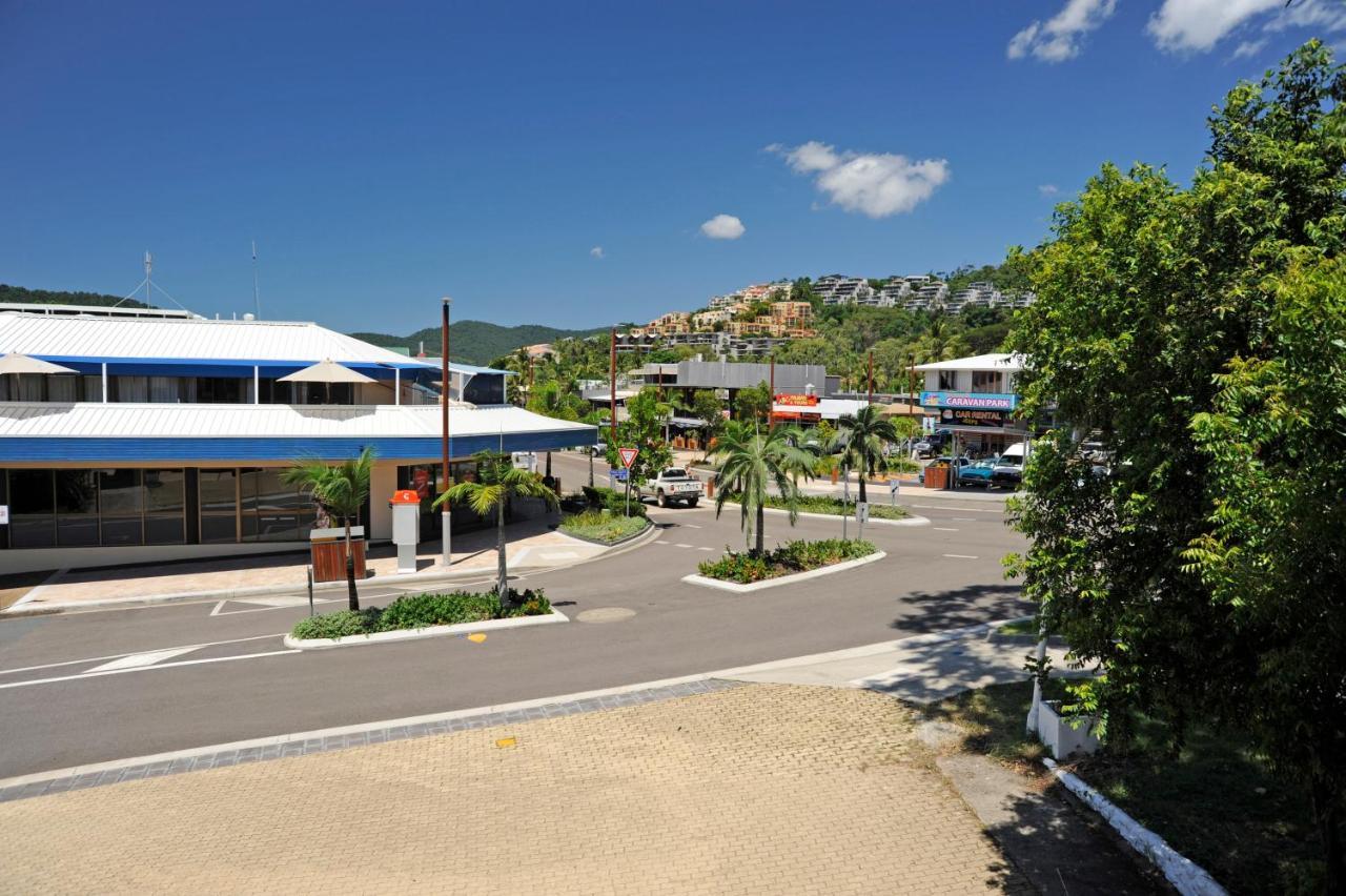 Colonial Court Beachfront Motel & Holiday Stay Airlie Beach Exterior foto