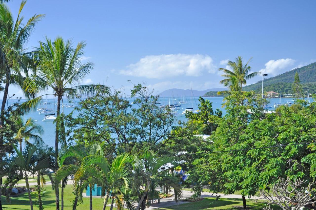 Colonial Court Beachfront Motel & Holiday Stay Airlie Beach Exterior foto
