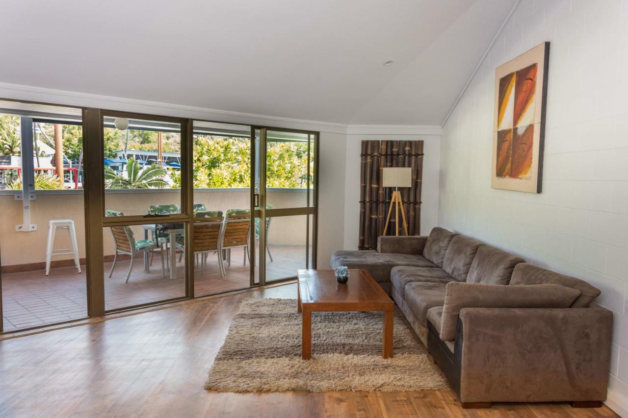 Colonial Court Beachfront Motel & Holiday Stay Airlie Beach Exterior foto