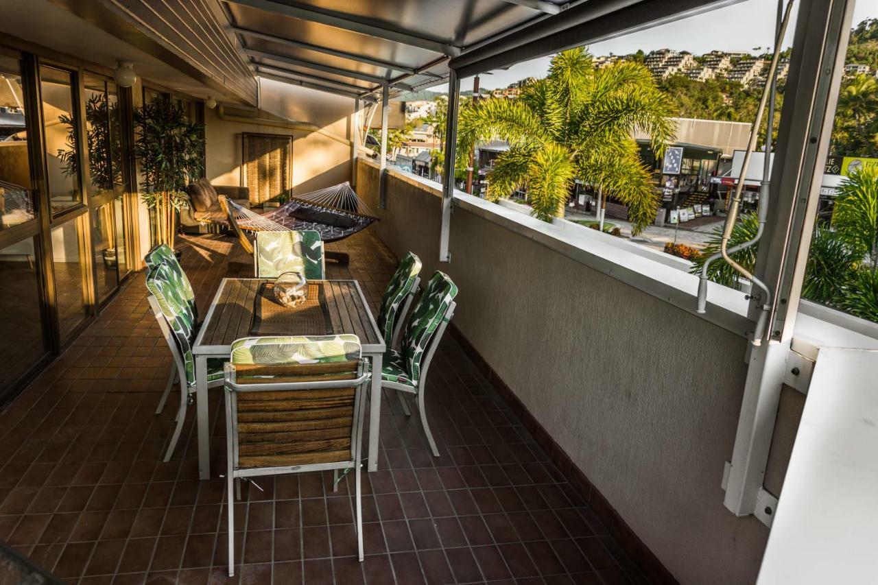 Colonial Court Beachfront Motel & Holiday Stay Airlie Beach Exterior foto
