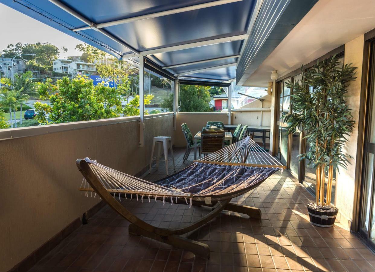 Colonial Court Beachfront Motel & Holiday Stay Airlie Beach Exterior foto