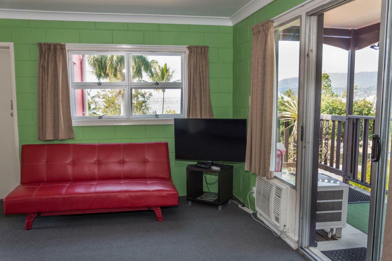Colonial Court Beachfront Motel & Holiday Stay Airlie Beach Exterior foto
