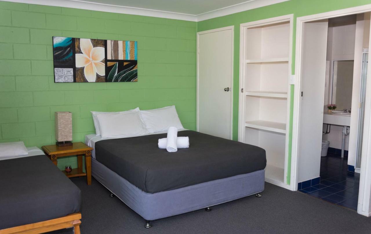 Colonial Court Beachfront Motel & Holiday Stay Airlie Beach Exterior foto